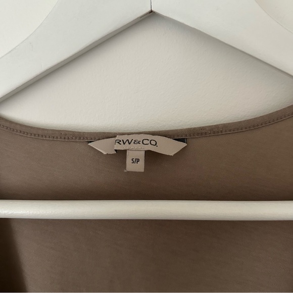 🌱 2/$10 | RW&CO Tank Top - Picture 3 of 3